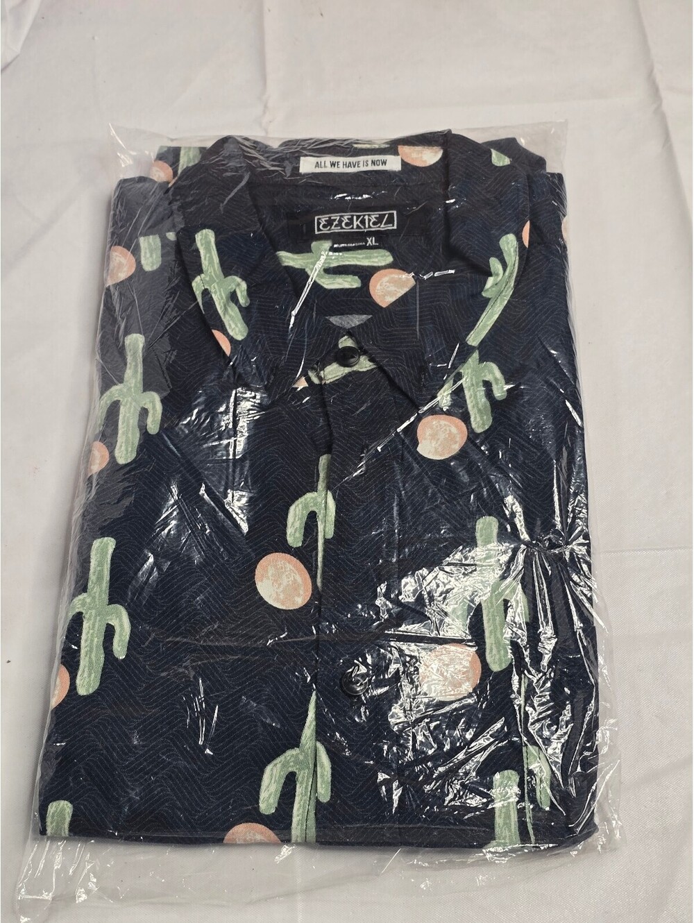 Ezekiel Men's XL Button-Up Shirt with Cactus and Sun Pattern (Short-Sleeve)
